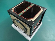 世界初の木造人工衛星（LignoSat）完成、JAXAへ引き渡し宇宙での運用へ